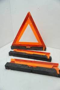 lot 133 image: emergency triangles 3 to a lot
