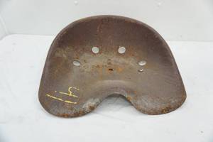 lot 136 image: metal tractor seat vintageantique