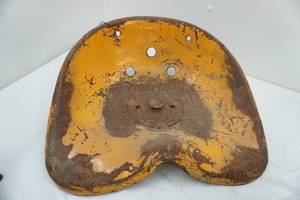lot 138 image: metal tractor seat vintageantique