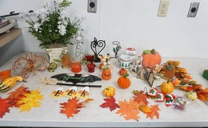 lot 178 image: Large Home Decor Lot