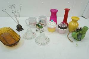 lot 185 image: cupcake, artificial succulent, and other home decor