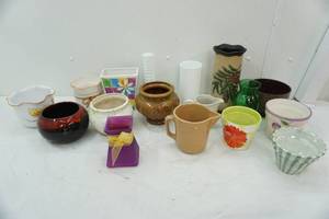 lot 190 image: NorthStar Creamery Pitcher & other ceramic vases