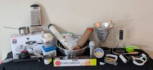 lot 70 image: Large Assortment of Kitchen Utensils and Essentials