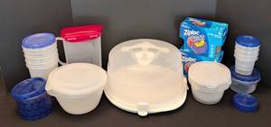 lot 83 image: Assorted Plastic Storage Containers