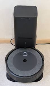 lot 43 image: iRobot Roomba i3 Vacuum