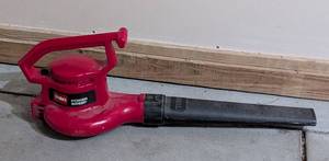 lot 97 image: Toro Corded Leaf Blower