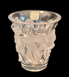 lot 5 image: Lalique Crystal Saumer Vase