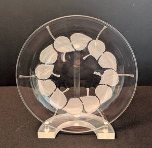 lot 14 image: Lalique Frosted Rolleboise Leaf Dish