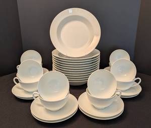 lot 24 image: Dansk White Bowls and Teacups