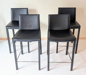 lot 4 image: Black Italian Leather Counter Height Stool Set