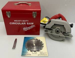 lot 152 image: Milwaukee Heavy Duty Circular Saw In Metal Carrying Case ( Like New)