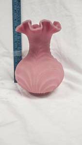 lot 2 image: Fenton Vase