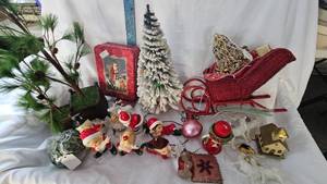 lot 11 image: Vintage Christmas