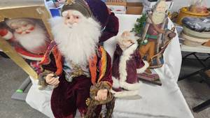 lot 26 image: Santas