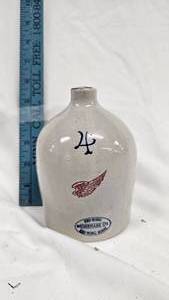 lot 19 image: Red Wing Jug Crock