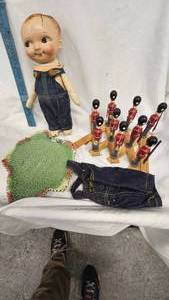 lot 21 image: Cupie Type DollSoldiersTray