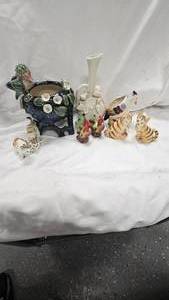 lot 79 image: Vintage Salt and Pepper Vases