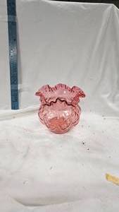 lot 90 image: Fenton Vase