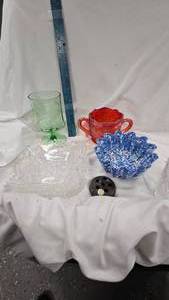 lot 94 image: Vintage Assorted Glassware