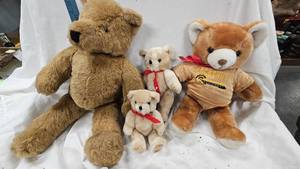 lot 97 image: Vintage Bears