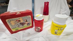 lot 103 image: Pound Puppies Lunchbos, Peanuts Thermos
