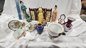 lot 105 image: Vintage Oriental FiguresGlass