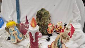 lot 109 image: Vintage Christmas
