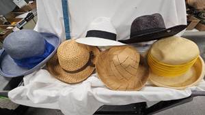 lot 111 image: Vintage Ladies Hats