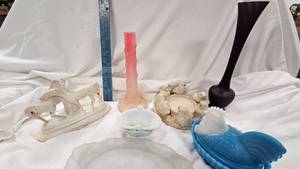 lot 117 image: Vintage Milk Glass and Other