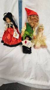 lot 32 image: Vintage Dolls and Bears