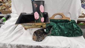 lot 64 image: Beaded Purse and Metal Wall Hanger