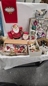 lot 73 image: Vintage Christmas Decorations and Decor