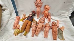 lot 74 image: Cupie Dolls