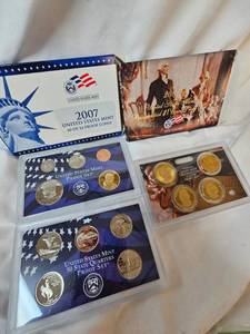 lot 145 image: 2007 Complete Mint Proof Set-14 Coins