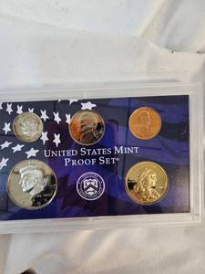 lot 138 image: 2000 U.S Mint Proof Set