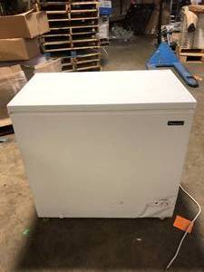 Magic Chef 7.0 cu. ft. Chest Freezer in White Damaged  Customer Returns See Pictures