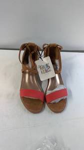 MUKLUKS Chic Brown and Red Strappy Heeled Sandals Size 9