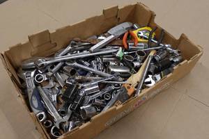 lot 343 image: Assorted Hand Tools - Many Craftsman