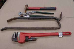 lot 348 image: Crow Bars, S-K Pliers, Milwaukee Hammer, 24 Pipe Wrench