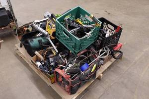 lot 349 image: Pallet of Assorted Tools