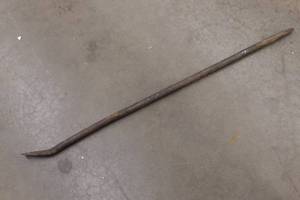 lot 353 image: Large Pry Bar