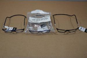 lot 137 image: 3 Clic Magnetic Reading Glasses 1.25