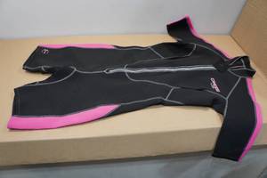 lot 145 image: Cressi Lido Womens 2mm Wetsuit -XL5, Pink