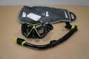 lot 148 image: Cressi Adult Pano 4 Snorkel Set
