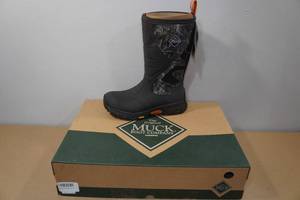 lot 152 image: Muck Boots Mens Apex Arctic Grip Traction Lug Boots -Size 7