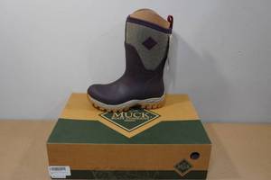 lot 154 image: Muck Boots Womens Arctic Sport II Mid Boots -Size 5