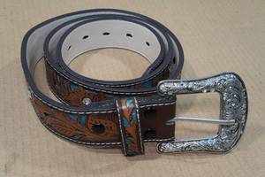lot 172 image: Womens Turquoise Inlaid Western Belt -Fits 30-36 Waist