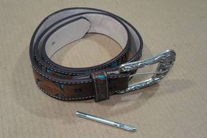 lot 173 image: Womens Turquoise Inlaid Western Belt -Fits 30-40 Waist