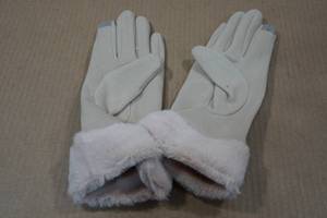 lot 179 image: Ladies Winter Gloves -Large