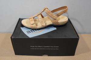 lot 189 image: Vionic Womens Amber Orthotic Sandals -Size 9, Gold